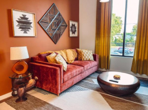 Southwestern - Luxe Boutique Stay Mins to Broadway